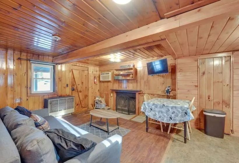 Laconia Cabin W/ Grill: 2 Mi To Weirs Beach!