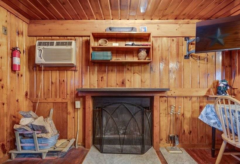 Laconia Cabin W/ Grill: 2 Mi To Weirs Beach!