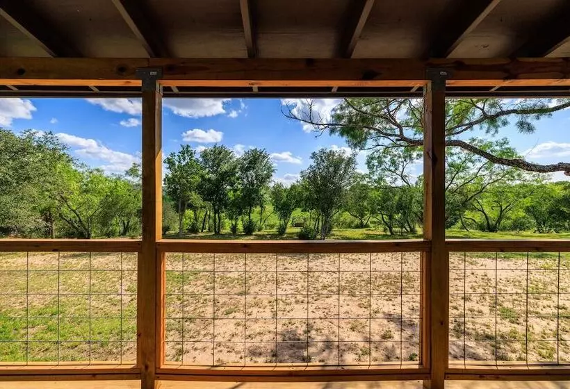 Mimosa Waterfront With Hot Tub