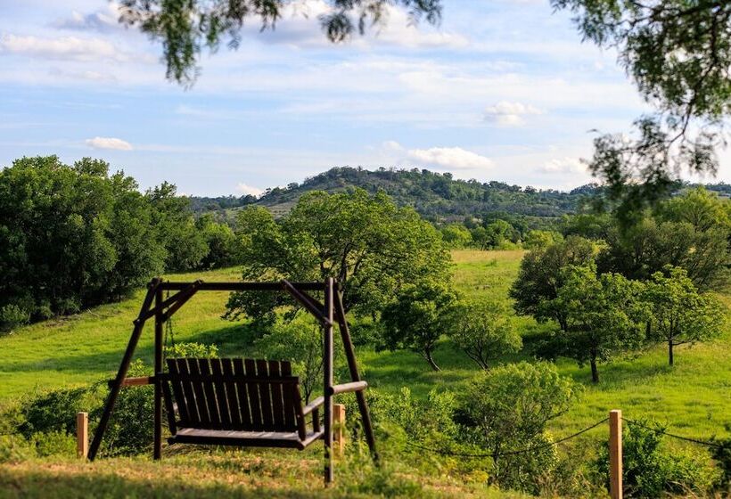 Mimosa Waterfront With Hot Tub