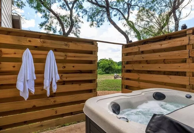 Mimosa Waterfront With Hot Tub