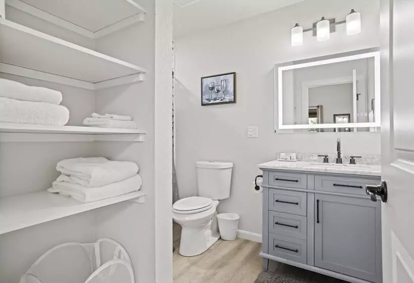 Mimosa Waterfront With Hot Tub