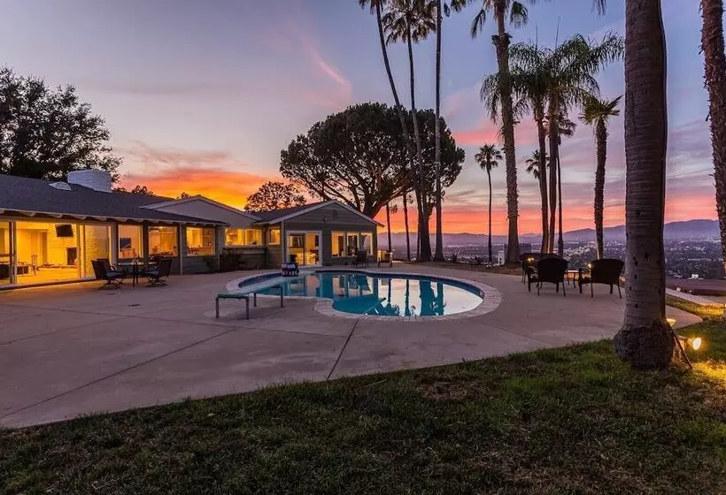 Oak Hills By Avantstay Panoramic View, Pool, Spa