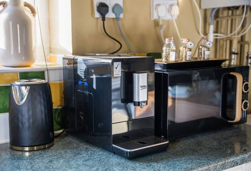 住所  Immaculate 2 Bed House In London