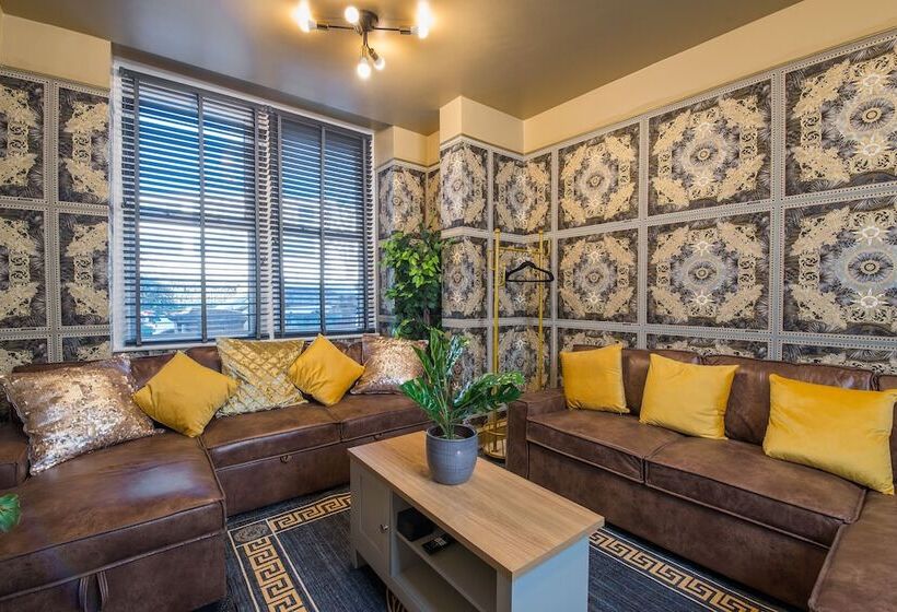 住所  Immaculate 2 Bed House In London