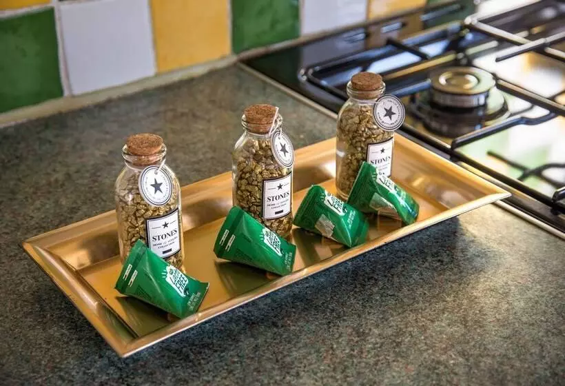 Residenssi Immaculate 2 Bed House In London