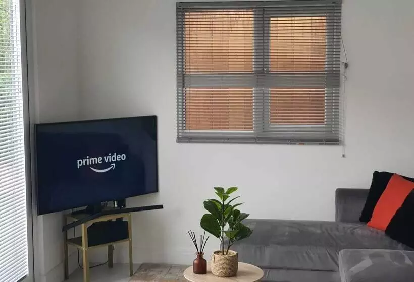 Stunning 1 King Bed Cabin In Grays