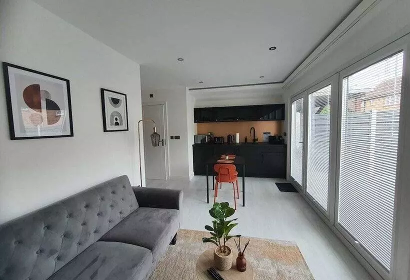 Stunning 1 King Bed Cabin In Grays