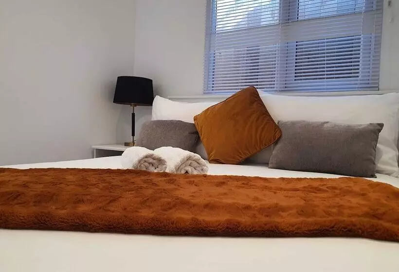 Stunning 1 King Bed Cabin In Grays