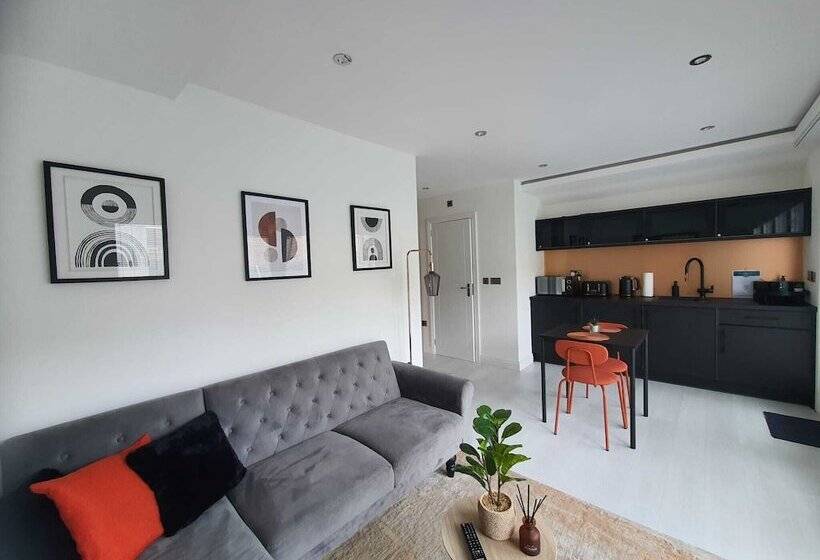 Stunning 1 King Bed Cabin In Grays