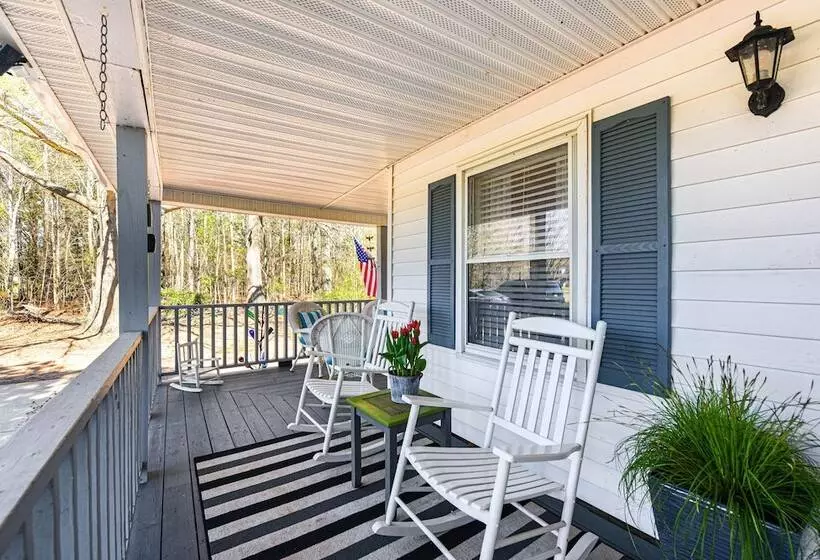 The Farmhouse  In Fort Lawn W/ Fire Pit & Deck!