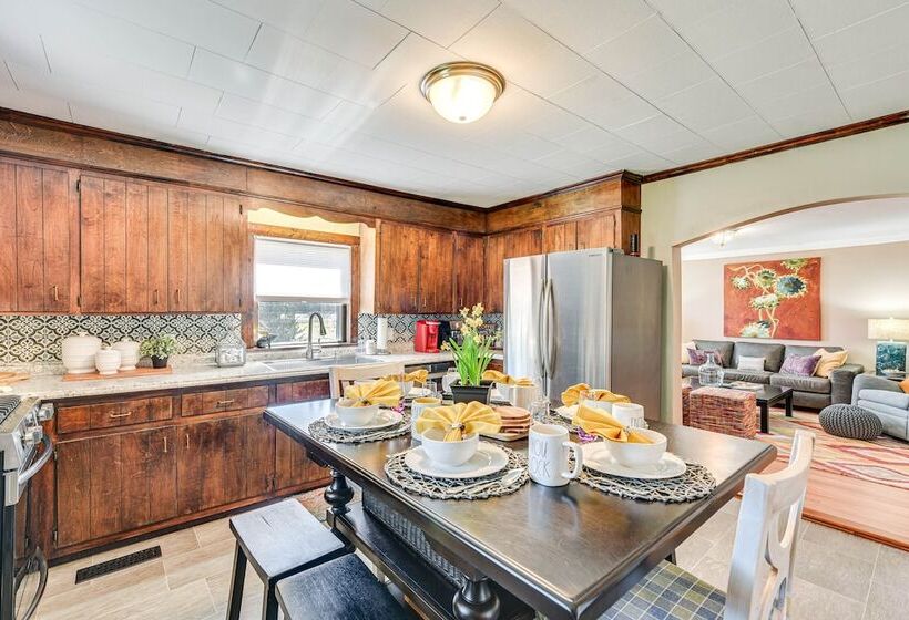 The Farmhouse  In Fort Lawn W/ Fire Pit & Deck!