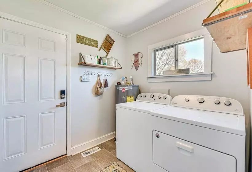 The Farmhouse  In Fort Lawn W/ Fire Pit & Deck!