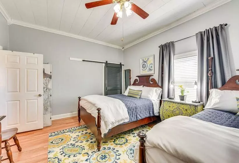 The Farmhouse  In Fort Lawn W/ Fire Pit & Deck!