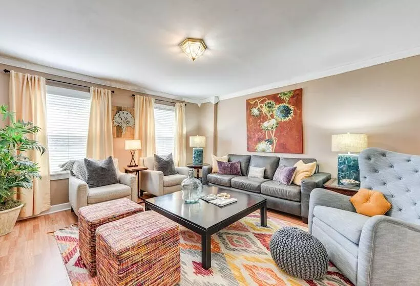 The Farmhouse  In Fort Lawn W/ Fire Pit & Deck!