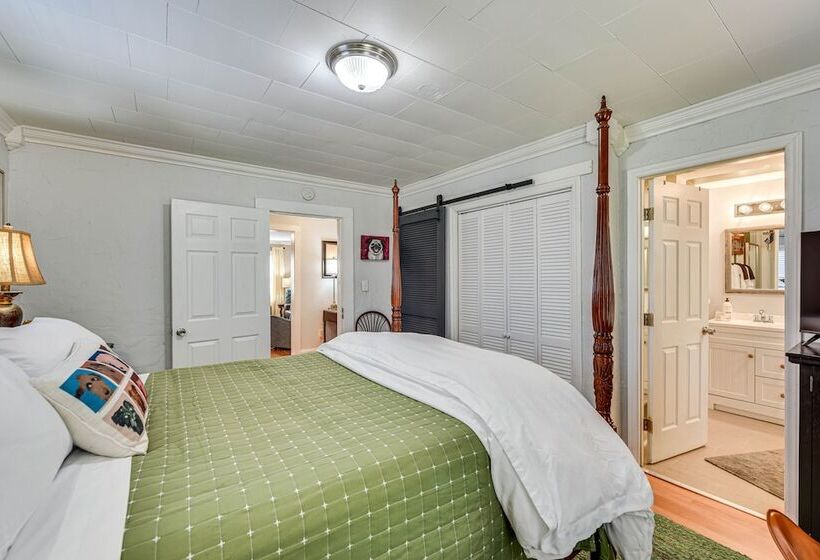 The Farmhouse  In Fort Lawn W/ Fire Pit & Deck!