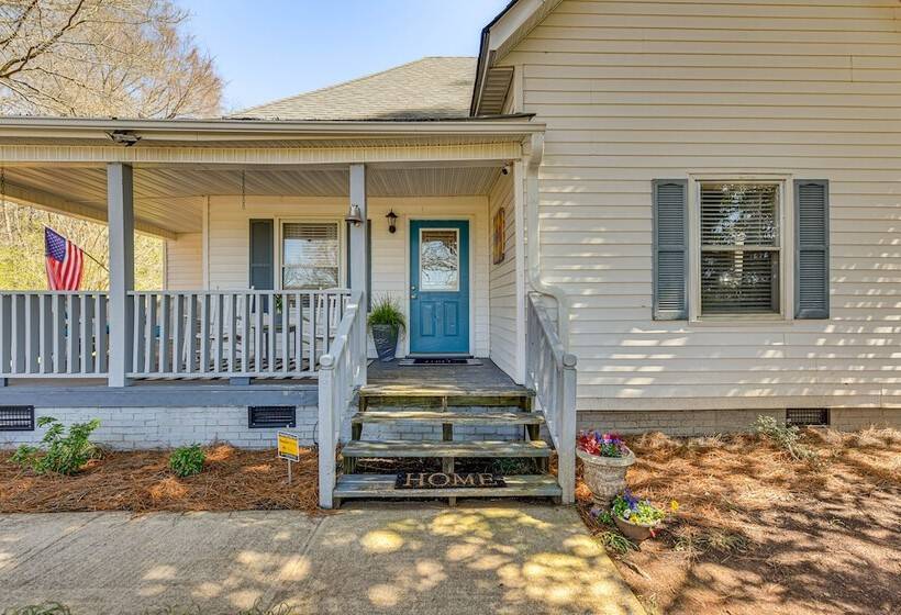 The Farmhouse  In Fort Lawn W/ Fire Pit & Deck!