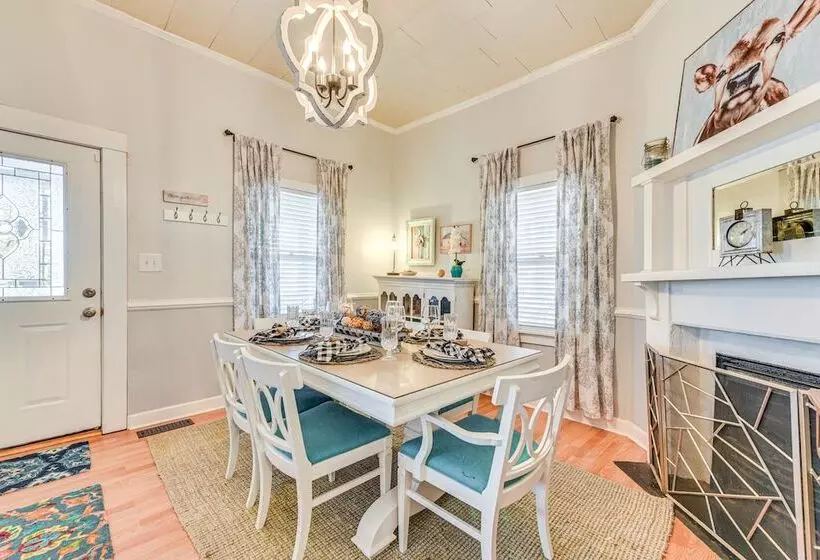 The Farmhouse  In Fort Lawn W/ Fire Pit & Deck!