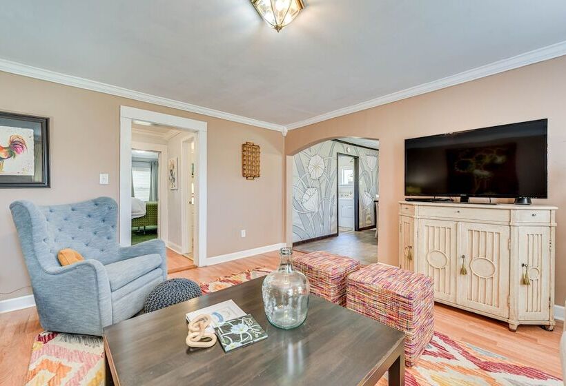 The Farmhouse  In Fort Lawn W/ Fire Pit & Deck!