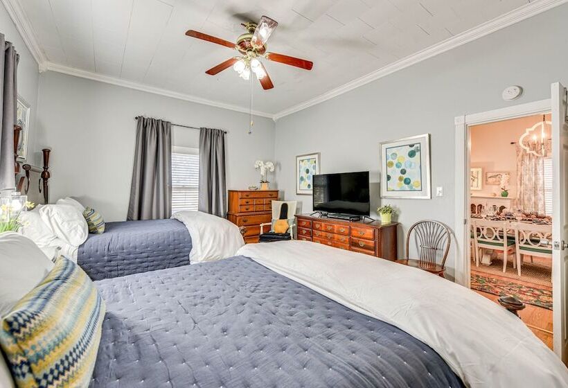 The Farmhouse  In Fort Lawn W/ Fire Pit & Deck!