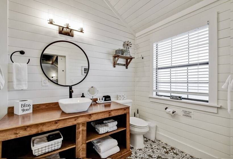 The Meadow Hill Country Sunset Views!