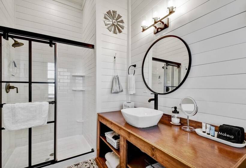 The Meadow Hill Country Sunset Views!