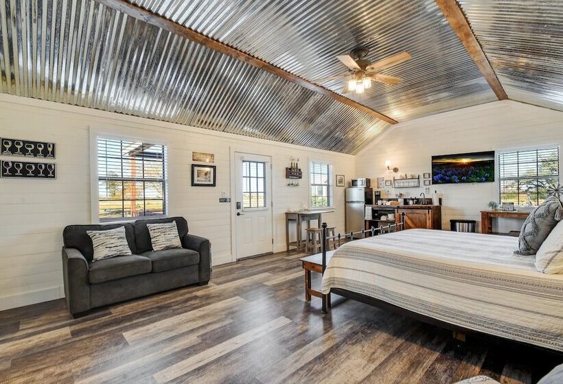 The Meadow Hill Country Sunset Views!