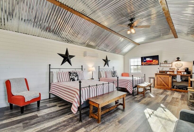 The Meadow Hill Country Sunset Views!