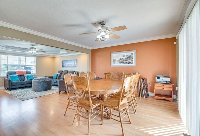 Spacious Waterfront Home In Merritt Island W/ Pool