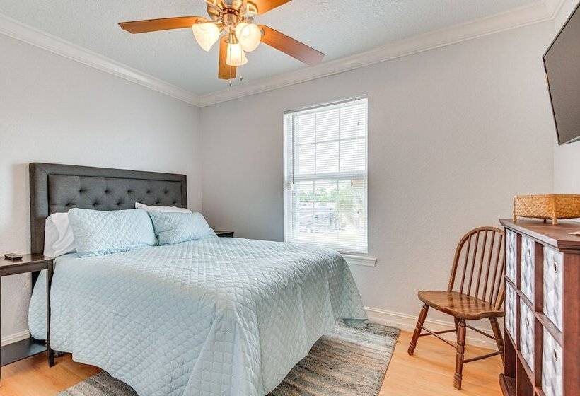 Spacious Waterfront Home In Merritt Island W/ Pool