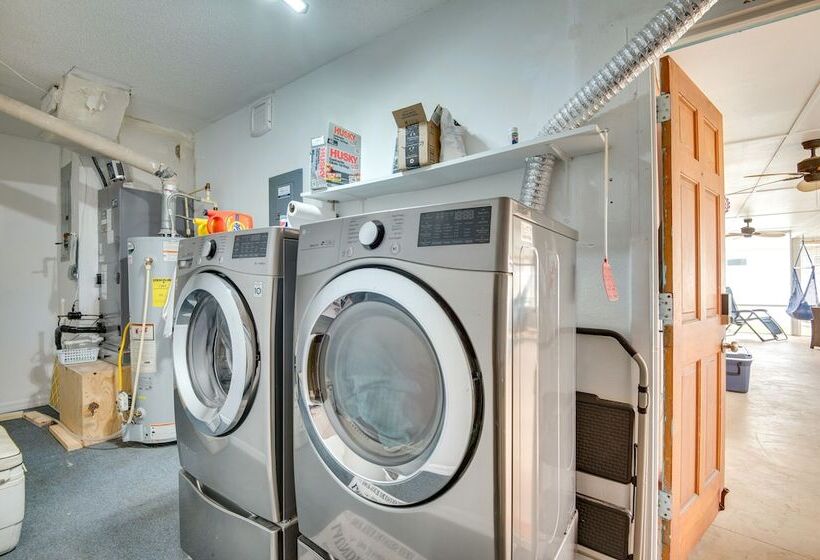 Spacious Waterfront Home In Merritt Island W/ Pool