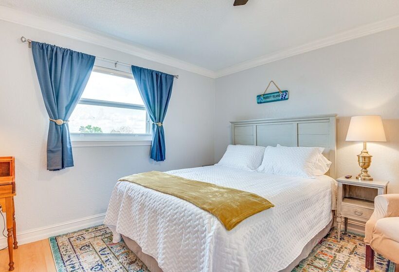 Spacious Waterfront Home In Merritt Island W/ Pool