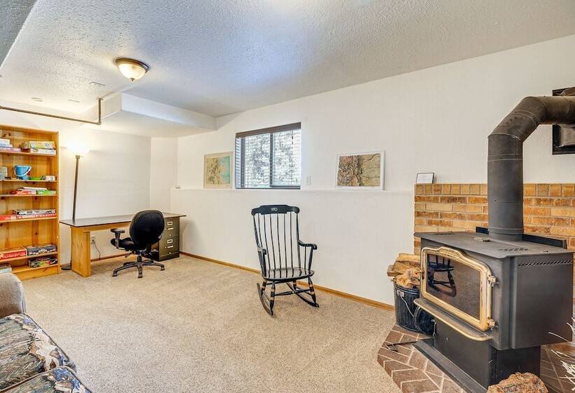 Woodland Park Chalet W/ Deck, Grill & Mtn Views!