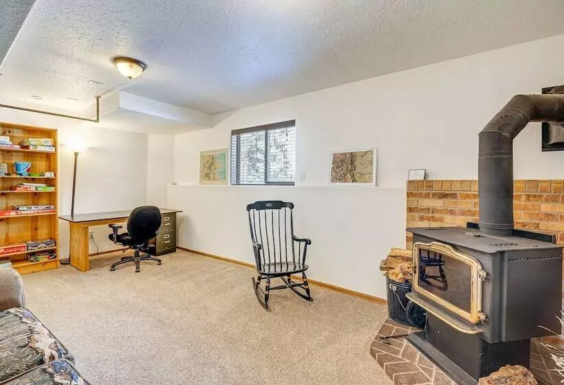 Woodland Park Chalet W/ Deck, Grill & Mtn Views!