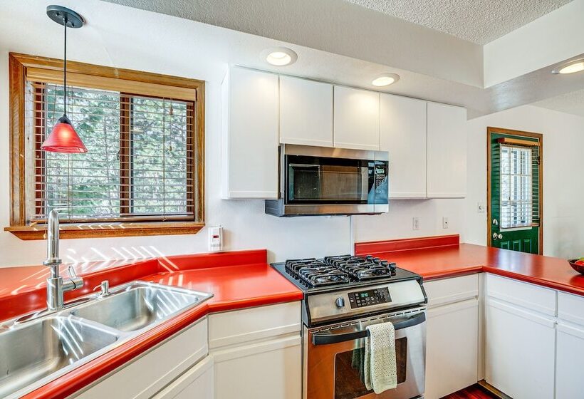 Woodland Park Chalet W/ Deck, Grill & Mtn Views!