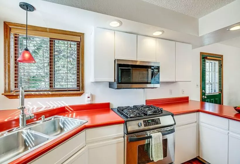 Woodland Park Chalet W/ Deck, Grill & Mtn Views!