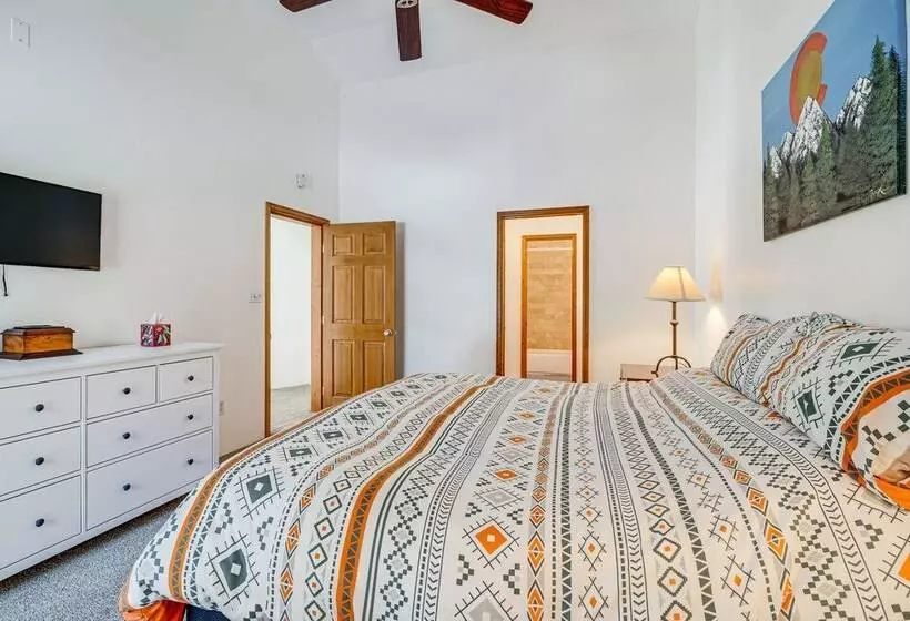 Woodland Park Chalet W/ Deck, Grill & Mtn Views!