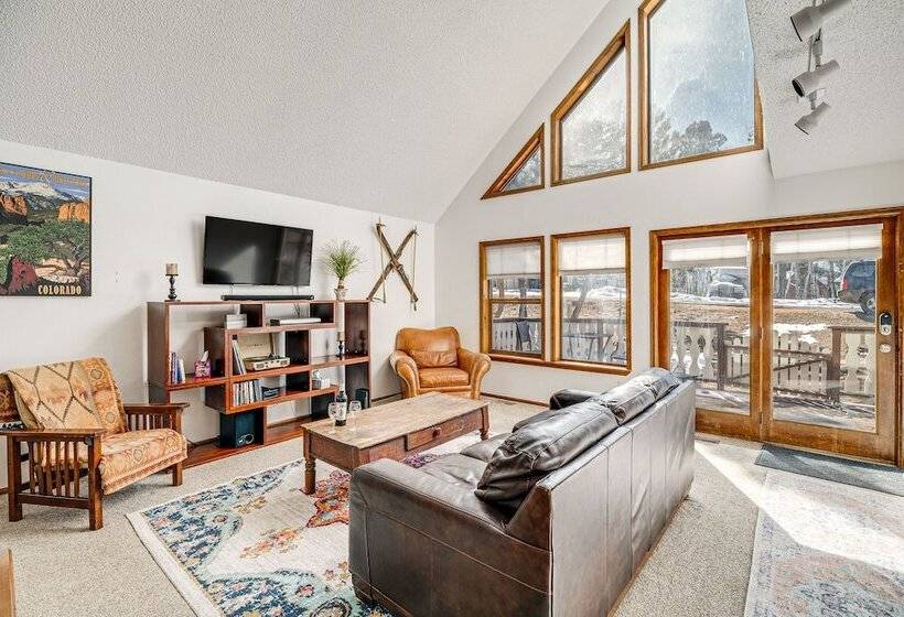 Woodland Park Chalet W/ Deck, Grill & Mtn Views!