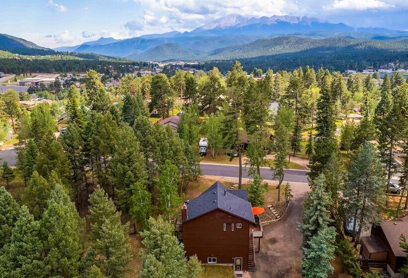 Woodland Park Chalet W/ Deck, Grill & Mtn Views!