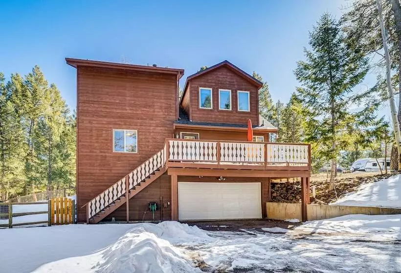 Woodland Park Chalet W/ Deck, Grill & Mtn Views!