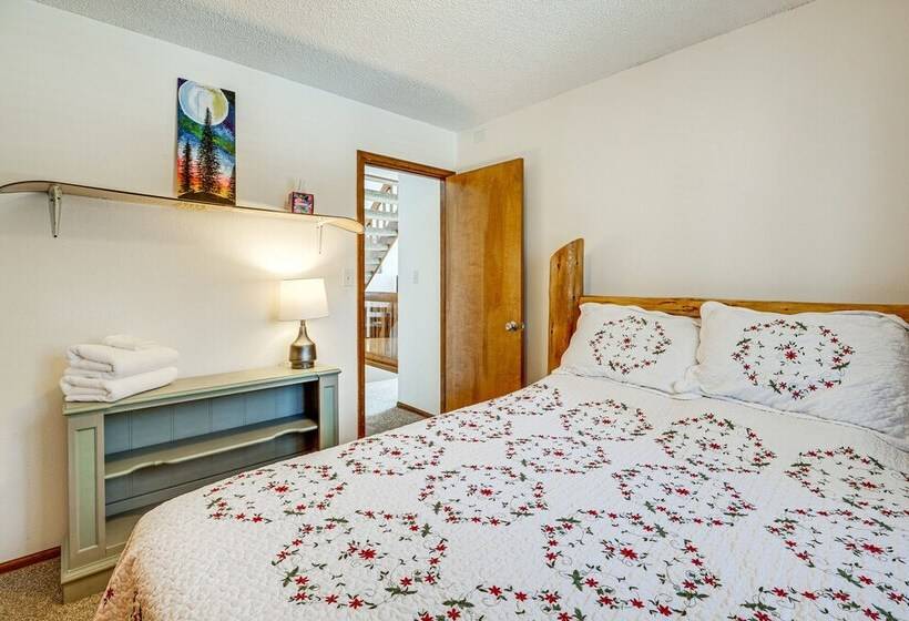 Woodland Park Chalet W/ Deck, Grill & Mtn Views!