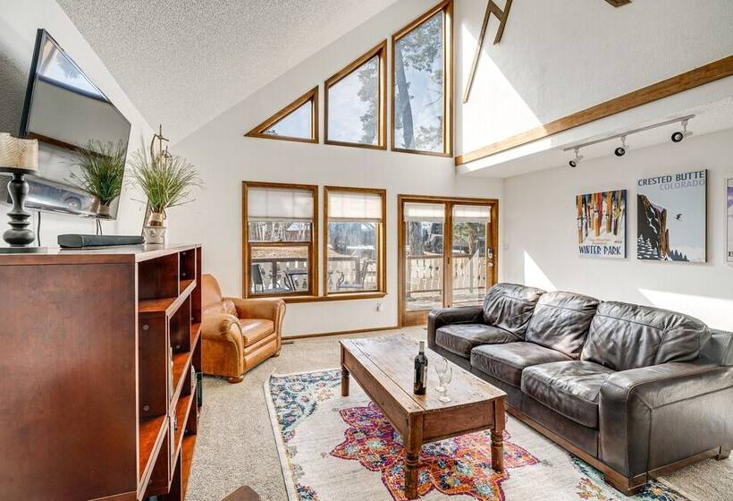 Woodland Park Chalet W/ Deck, Grill & Mtn Views!