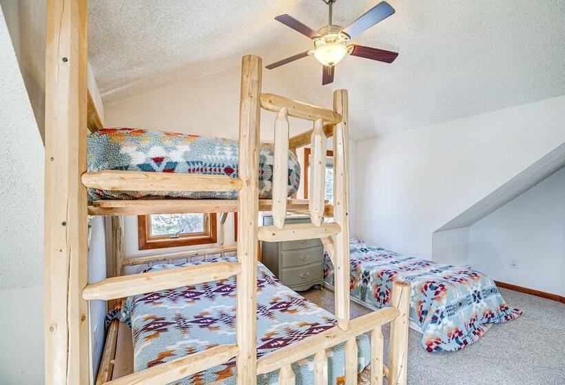 Woodland Park Chalet W/ Deck, Grill & Mtn Views!