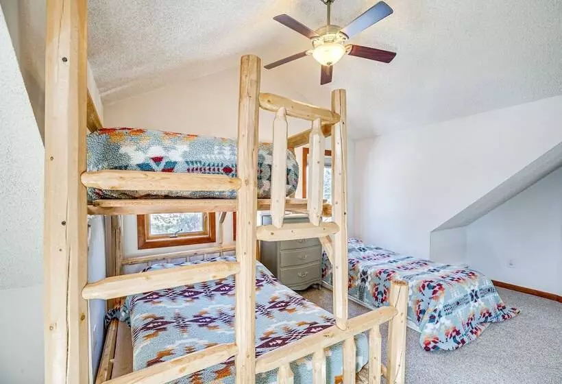 Woodland Park Chalet W/ Deck, Grill & Mtn Views!