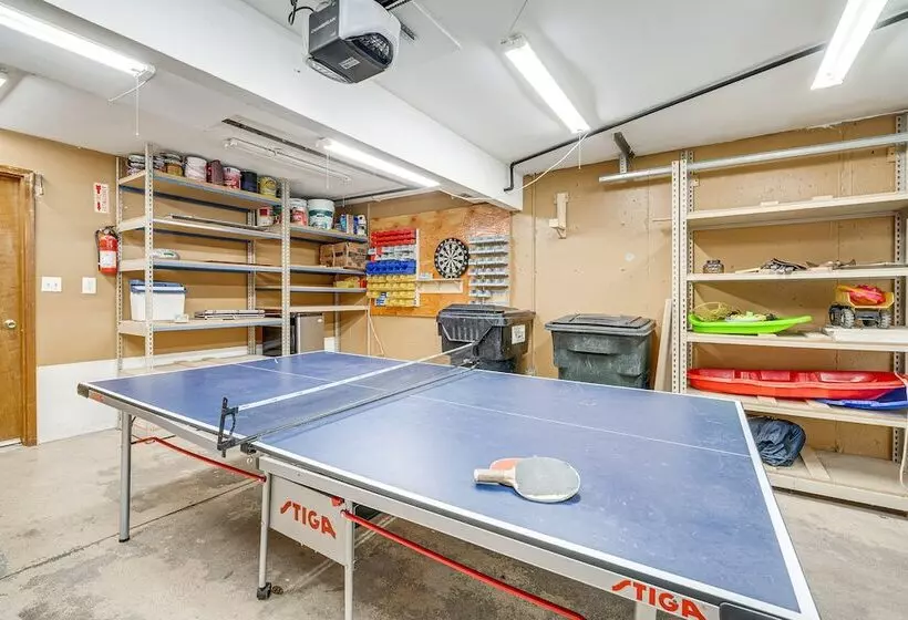 Woodland Park Chalet W/ Deck, Grill & Mtn Views!