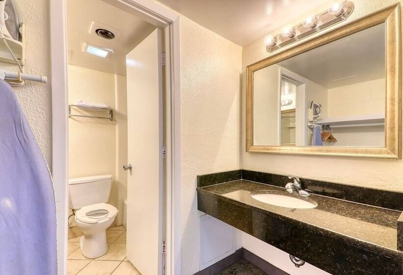 Blockade Runner Motor Inn