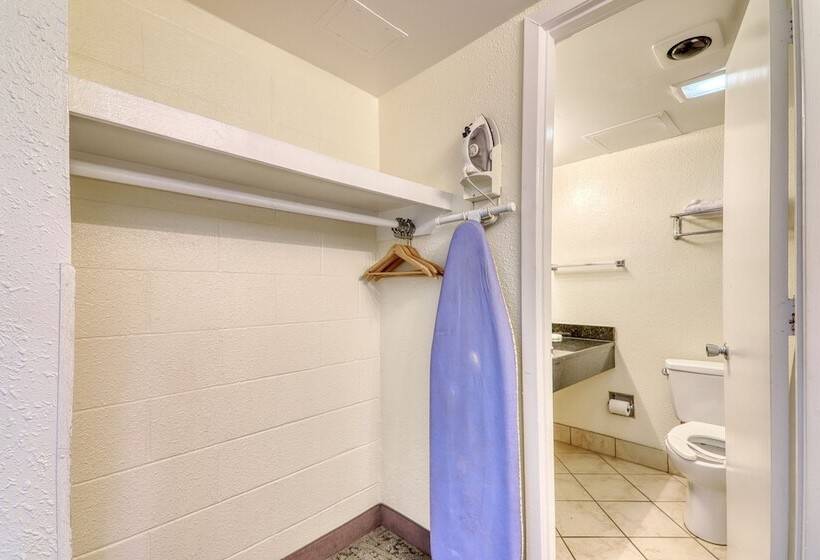 Blockade Runner Motor Inn