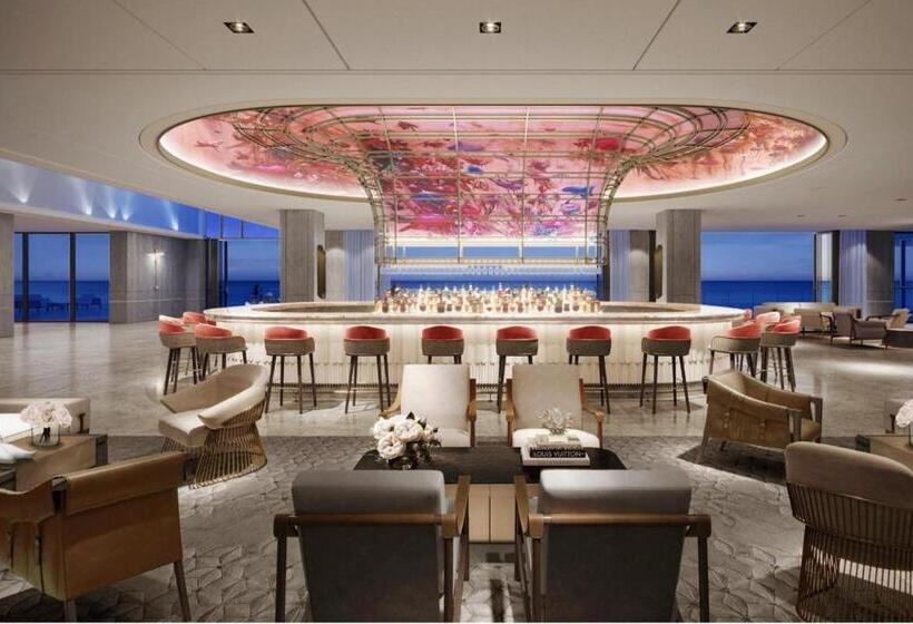 Отель The St. Regis Longboat Key Resort