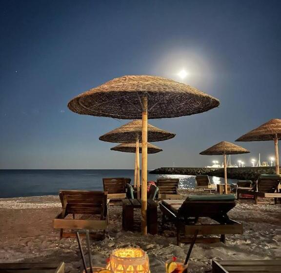 هتل At The American S