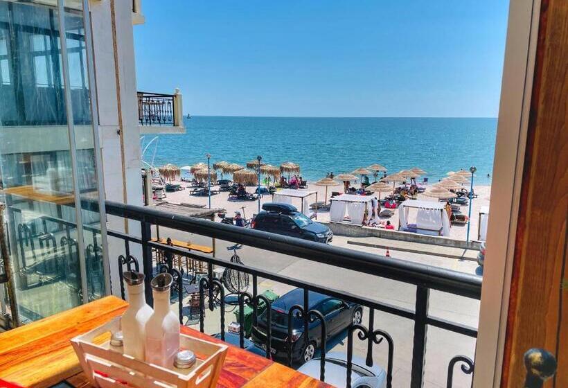 هتل At The American S